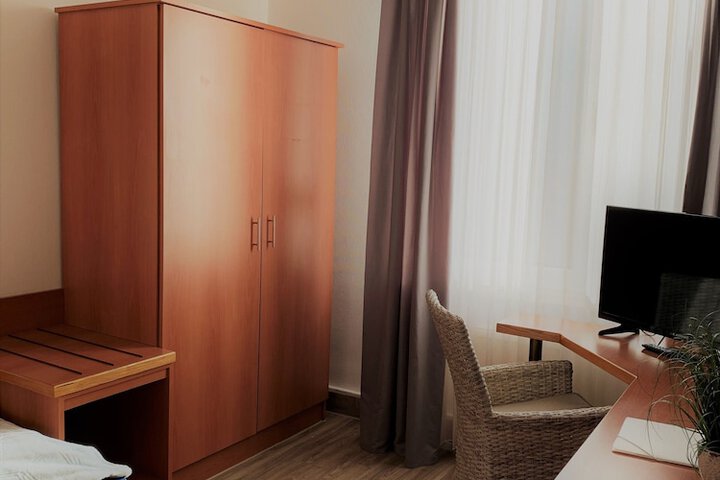 Room 8 of 53