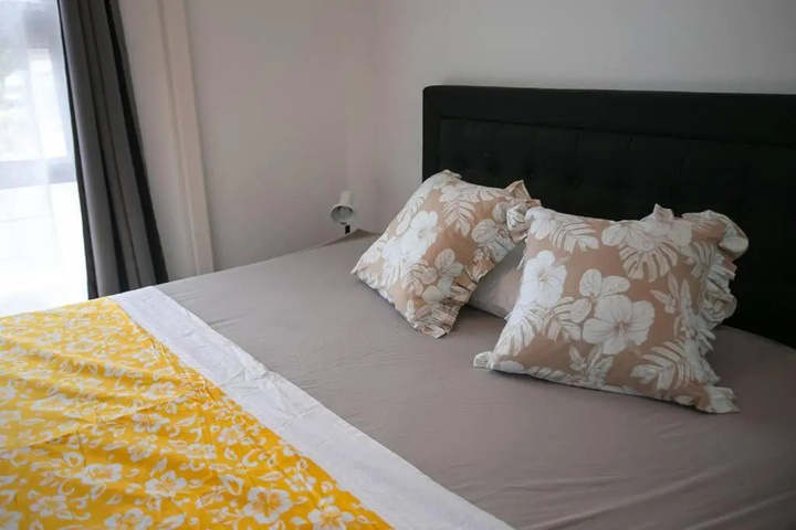 Room 4 of 16