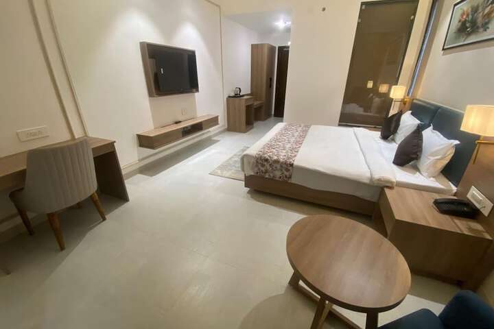 Room 2 of 20