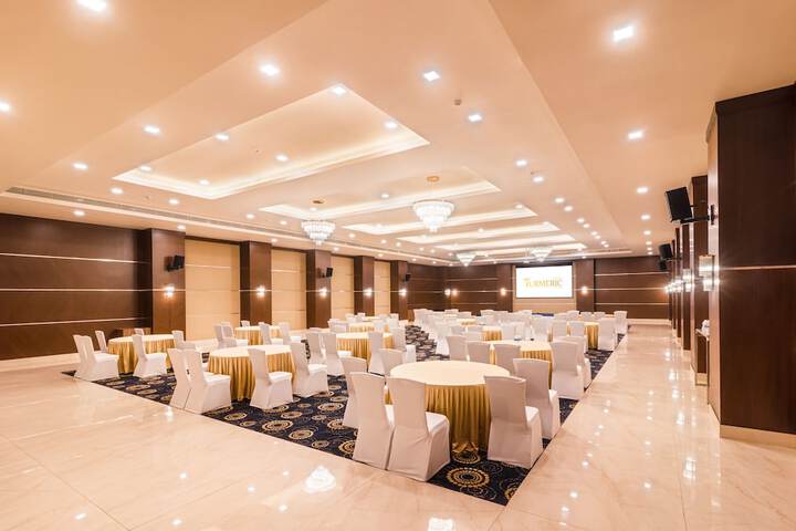 Ballroom/Hall 33 of 38