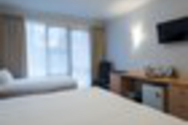 Room 35 of 210