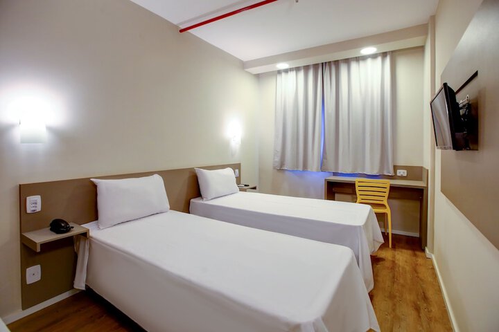 Room 6 of 16