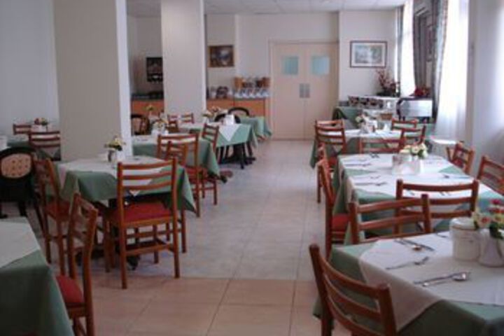 Dining 37 of 41
