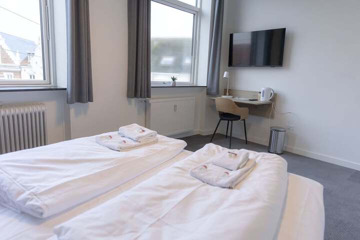 Room 16 of 36