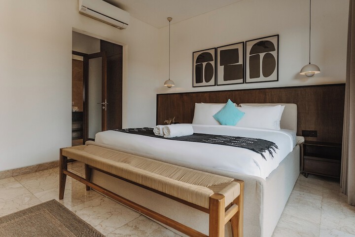 Room 4 of 30