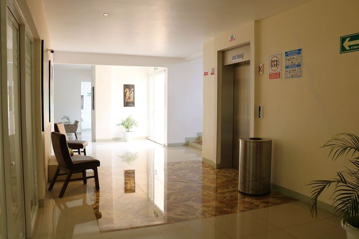 Ballroom/Hall 35 of 52
