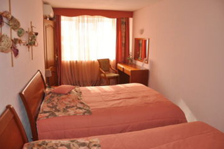 Room 9 of 15