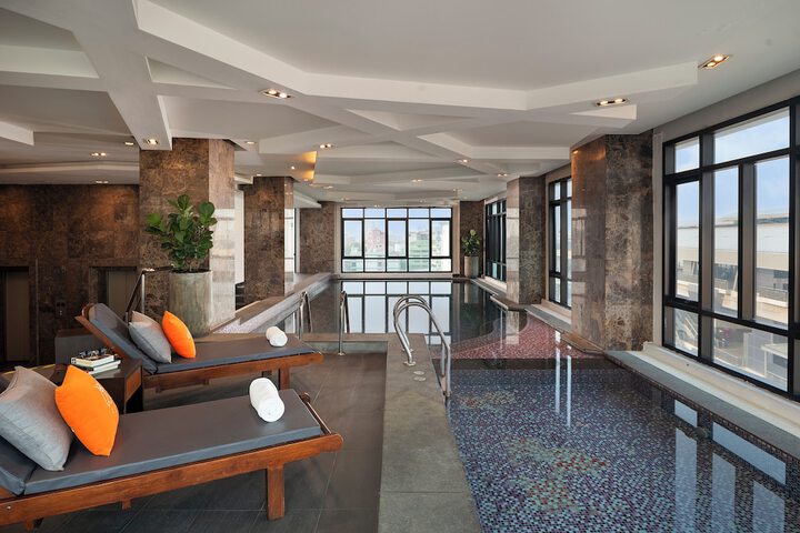 Hotel with Pool