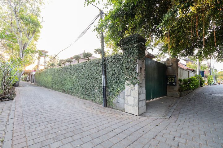 Property Grounds 42 of 48