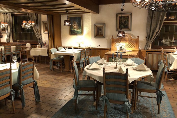 Dining 34 of 45