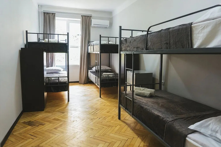 Room 4 of 10