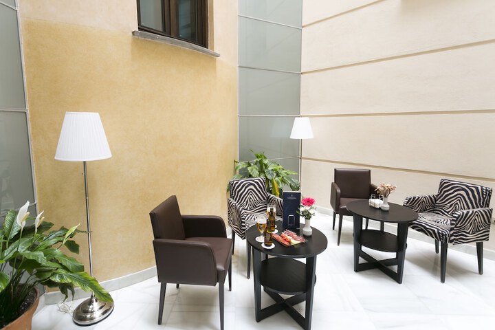Entrance & Lobby