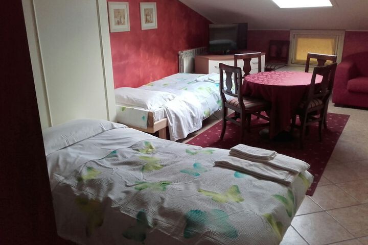 Room 5 of 76