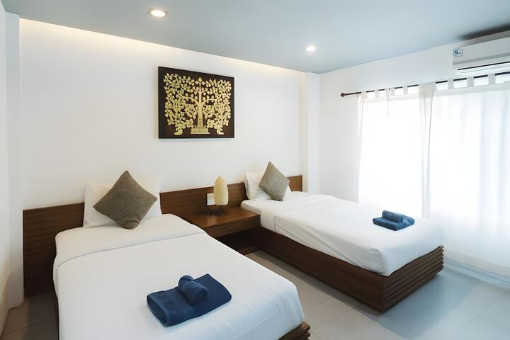 Room 6 of 33