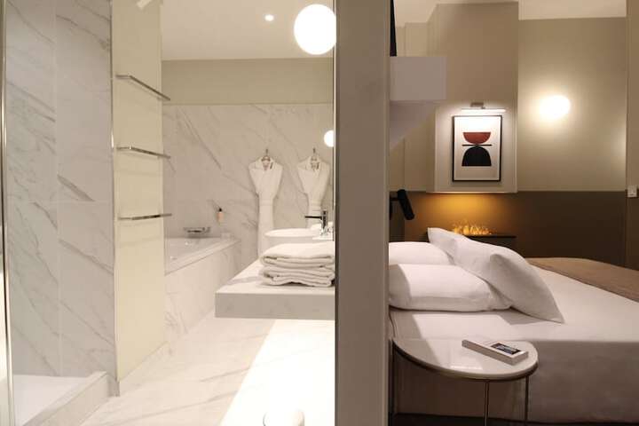 Room 106 of 780