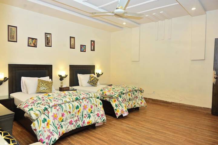 Room 10 of 26