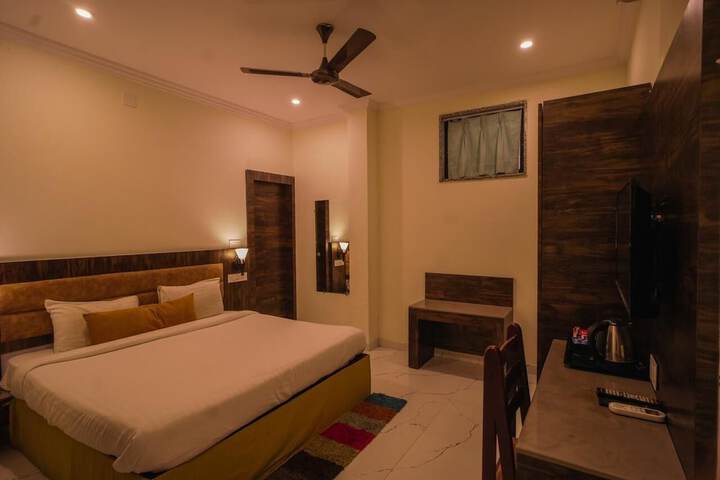 Room 10 of 26