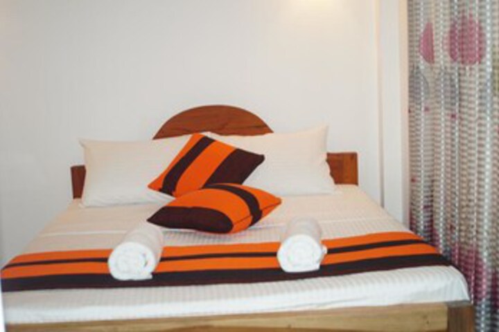 Room 2 of 2