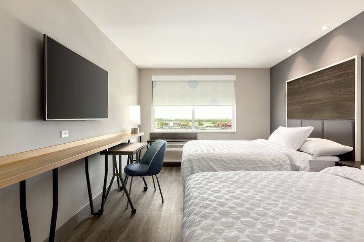 2 Queen Beds (4 of 13)