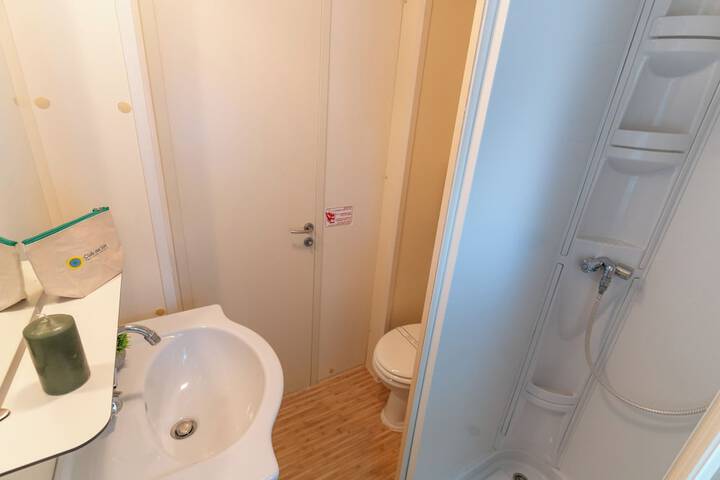 Room 52 of 91