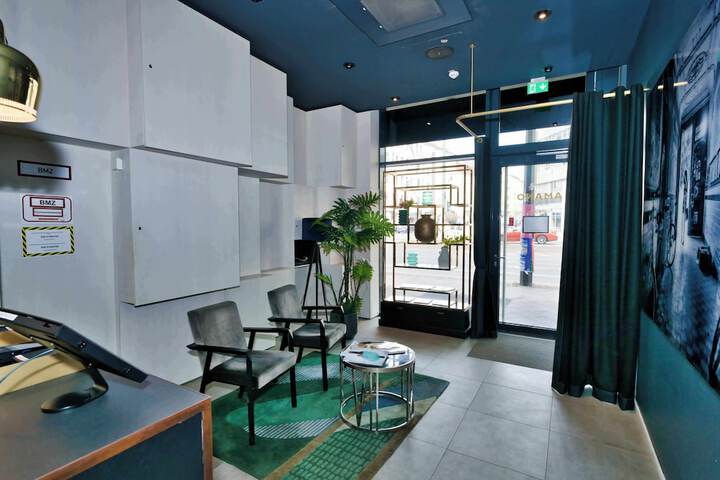 Entrance & Lobby