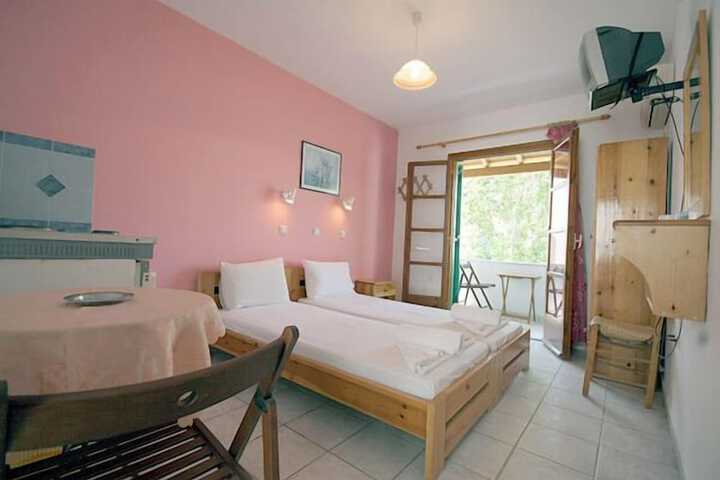Room 7 of 33
