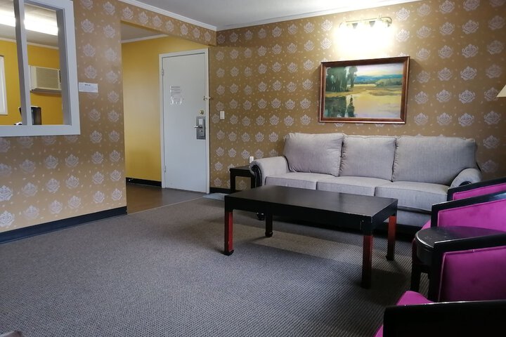 Room 37 of 61