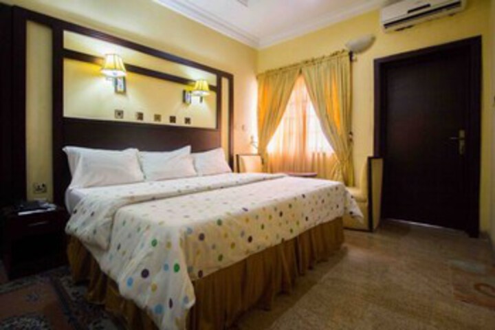 Room 12 of 13