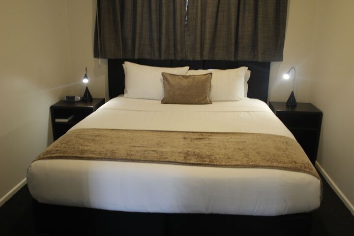 Room 4 of 28