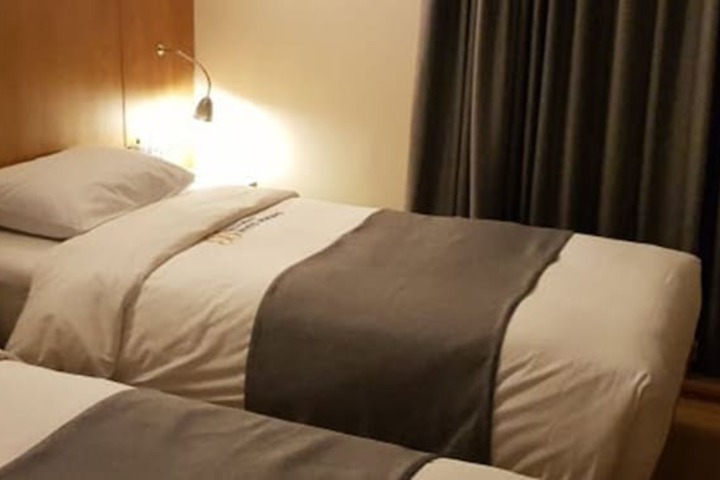 Room 9 of 52
