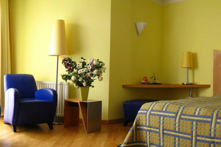 Room 17 of 36