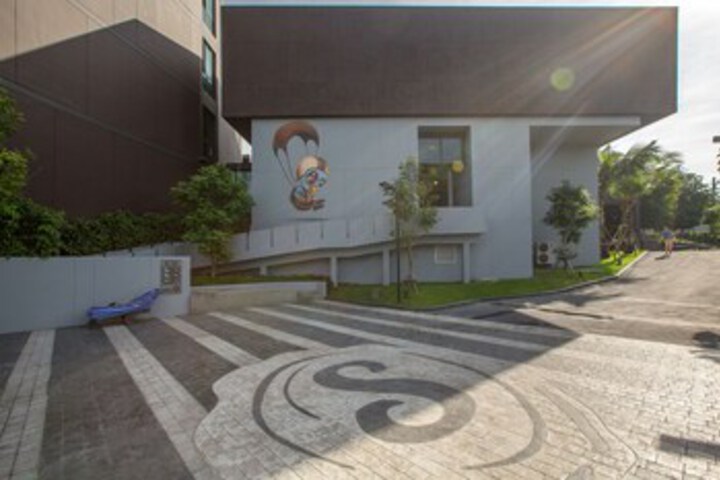 Hotel Exterior 4 of 19