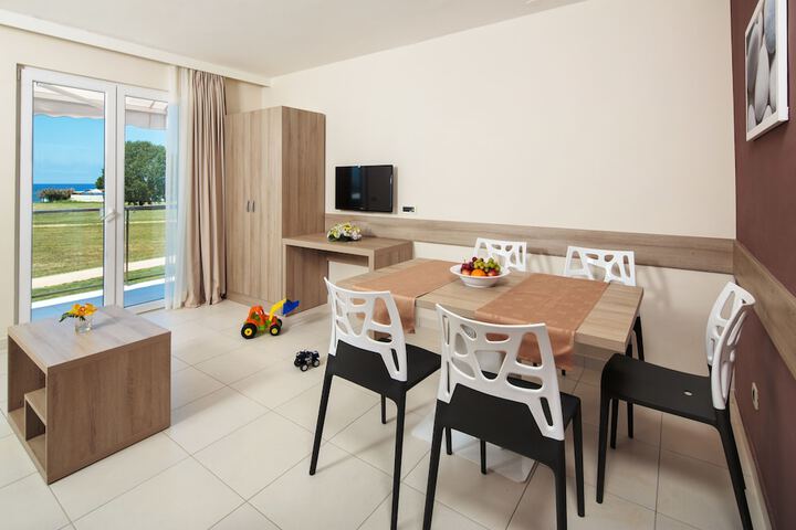 Room 10 of 36