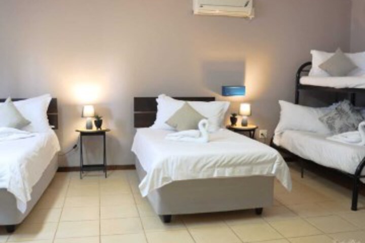 Room 9 of 34