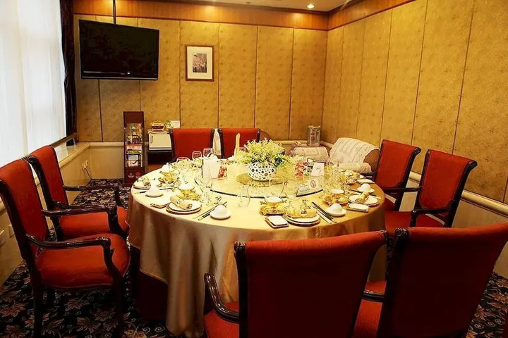 Dining 9 of 10