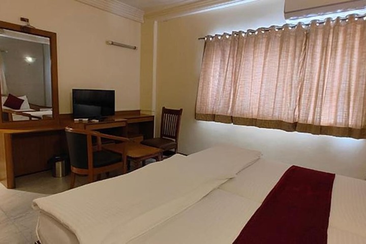 Room 6 of 17