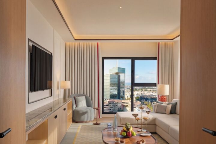 Room 33 of 64