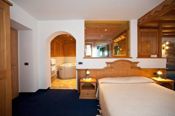 Room 7 of 33