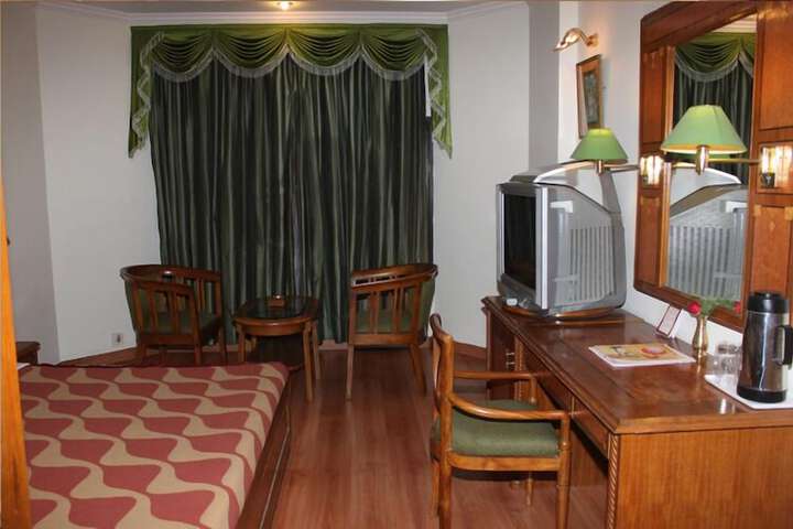 Room 16 of 34