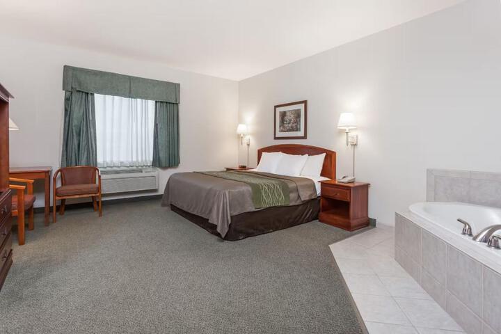 1 King Bed (1 of 6)