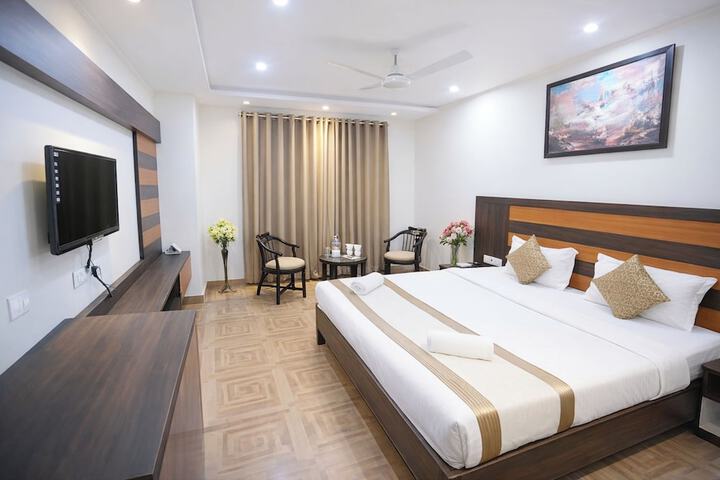 Room 8 of 15