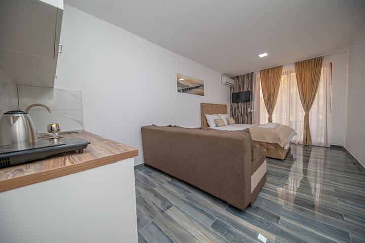 Room 5 of 21