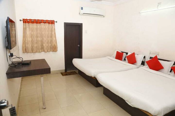 Room 3 of 8