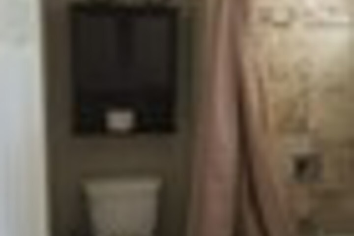 Room 32 of 828