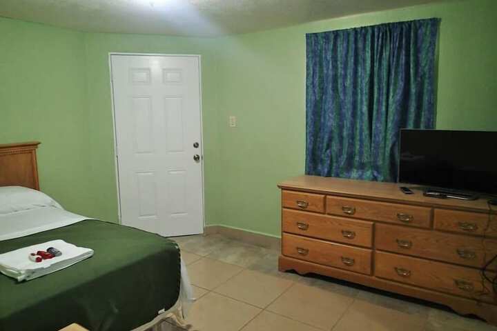 Room 9 of 24