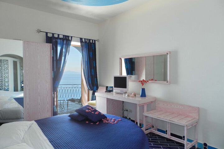 Room 18 of 108
