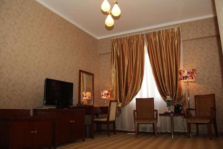 Room 9 of 48