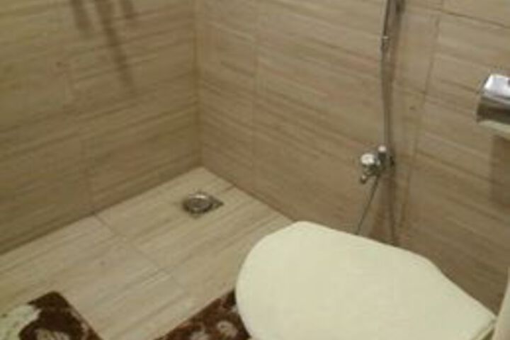 Room 3 of 32