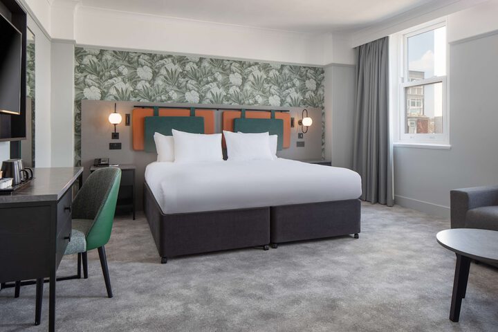 Room 74 of 182