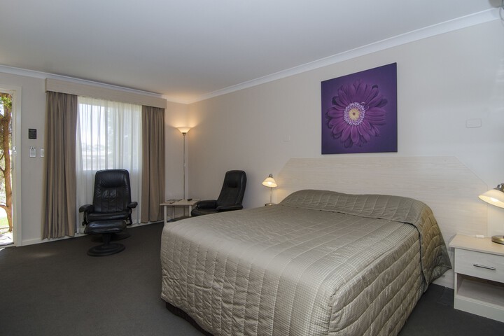 Room 26 of 100